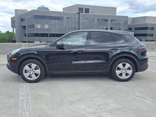 Black 2022 Porsche Cayenne Cayenne