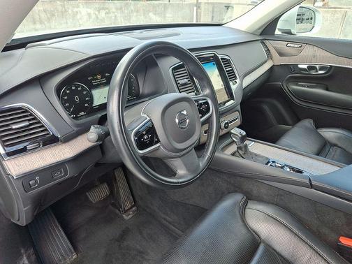 2021 Volvo XC90 T6 Inscription