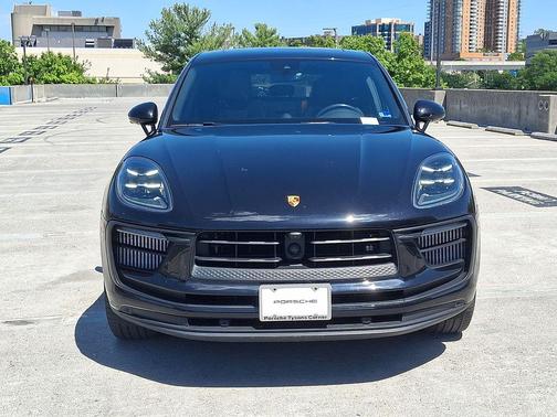 Jet Black 2023 Porsche Macan Macan
