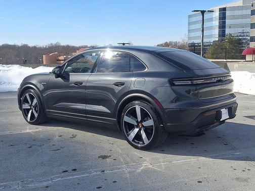 2026 Porsche Macan 4