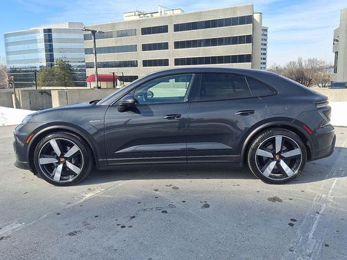 2026 Porsche Macan 4