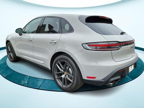 2023 Porsche Macan 