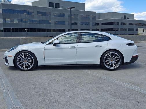 Carrara White Metallic 2026 Porsche Panamera