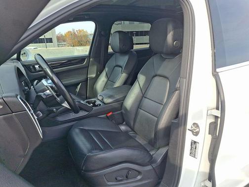 White 2023 Porsche Cayenne Cayenne