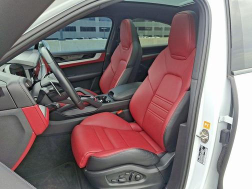 2024 Porsche Cayenne S