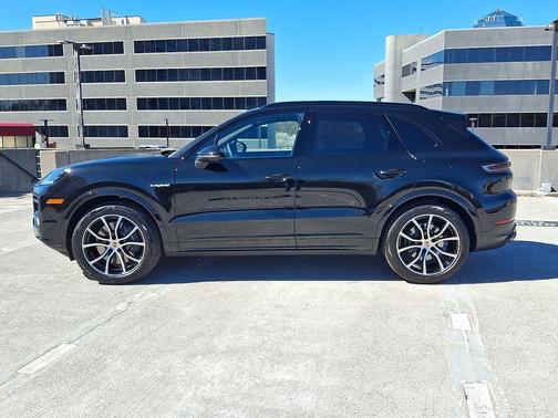 Chromite Black Metallic 2026 Porsche Cayenne Cayenne E-Hybrid