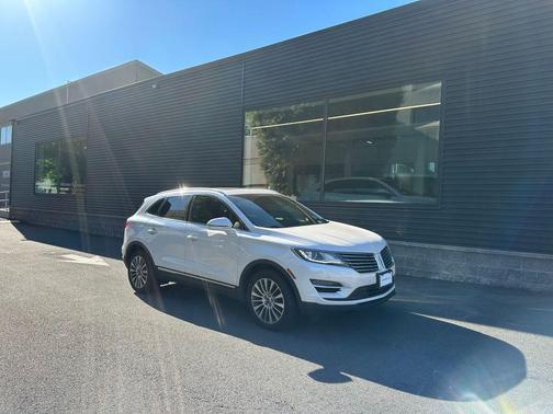 White Platinum Clearcoat Metallic 2017 Lincoln MKC Reserve