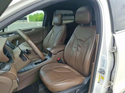 White Platinum Clearcoat Metallic 2017 Lincoln MKC Reserve