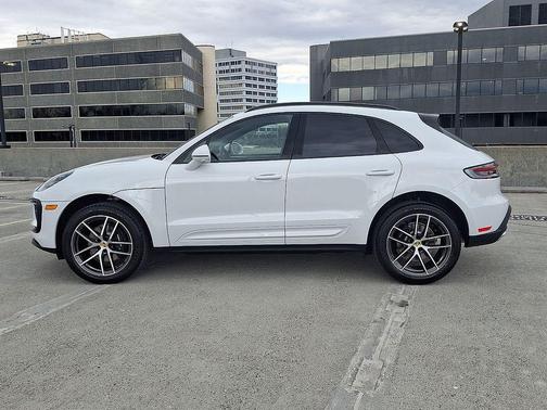 2025 Porsche Macan 