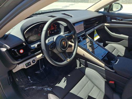 Aventurine Green Metallic 2026 Porsche Panamera 4
