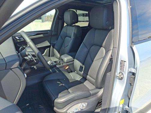 2026 Porsche Macan T