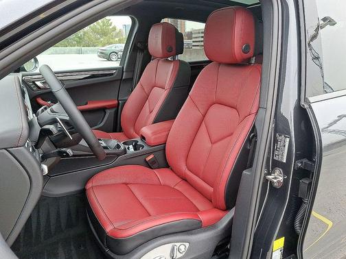 2025 Porsche Macan T