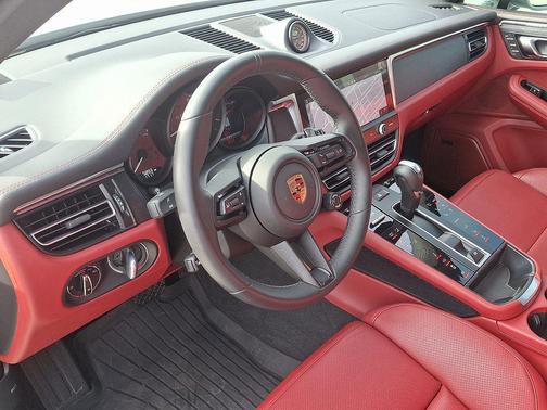 2025 Porsche Macan GTS