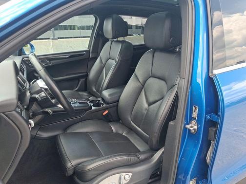 Sapphire Blue Metallic 2015 Porsche Macan Macan S