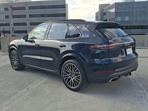Moonlight Blue Metallic 2019 Porsche Cayenne Cayenne