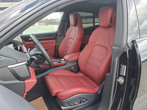 2025 Porsche Macan 4