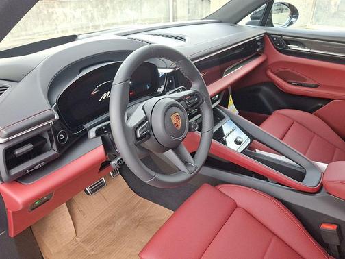 2025 Porsche Macan 4