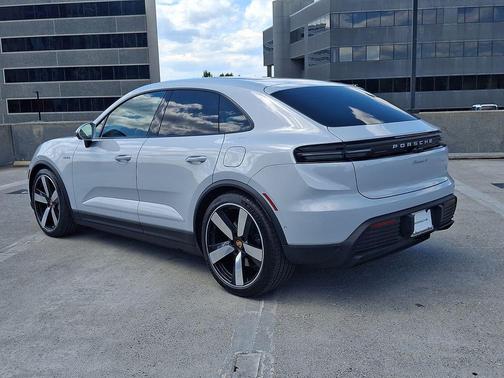 Ice Grey Metallic 2026 Porsche Macan Macan Electric 4