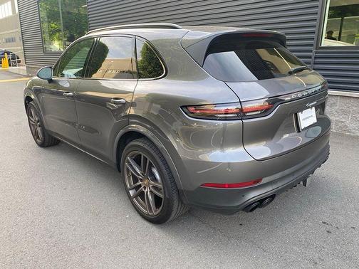 Grey 2022 Porsche Cayenne Cayenne