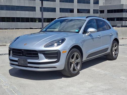 Silver Metallic 2023 Porsche Macan Macan