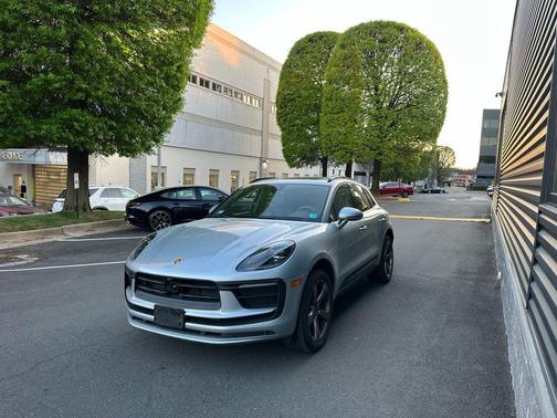 Silver Metallic 2023 Porsche Macan Macan