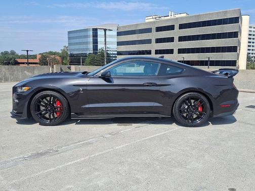 2022 Ford Shelby GT500 Base