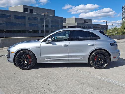 Dolomite Silver Metallic 2026 Porsche Macan Macan GTS