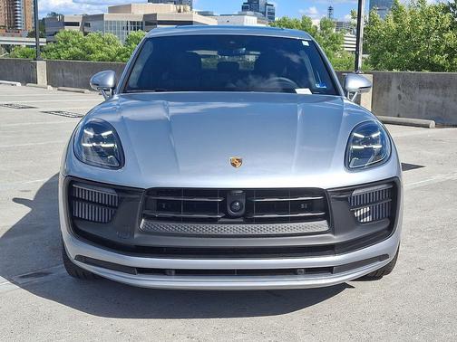 Dolomite Silver Metallic 2026 Porsche Macan Macan GTS