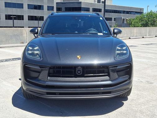 Volcano Grey Metallic 2026 Porsche Macan Macan