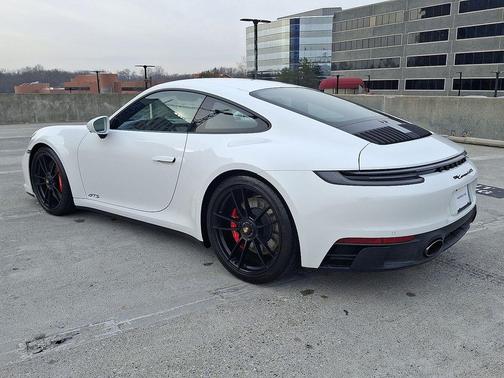 2022 Porsche 911 Carrera 4 GTS