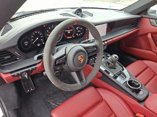 2022 Porsche 911 Carrera 4 GTS