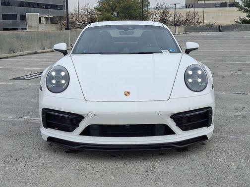 2022 Porsche 911 Carrera 4 GTS