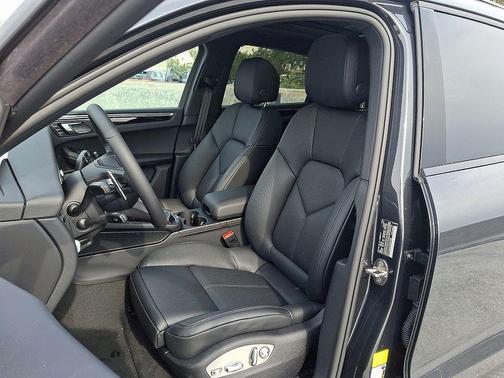 2025 Porsche Macan T