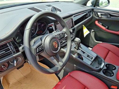 2025 Porsche Macan T