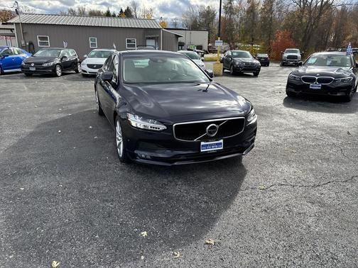 2017 Volvo S90 T6 Momentum