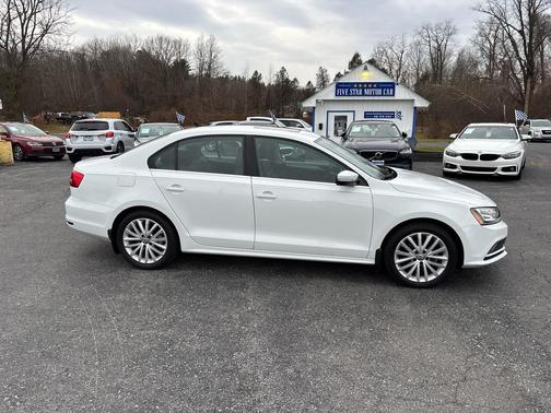 2015 Volkswagen Jetta Auto SE w/Connectivity/Navigation