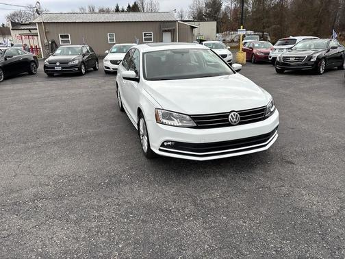 2015 Volkswagen Jetta Auto SE w/Connectivity/Navigation