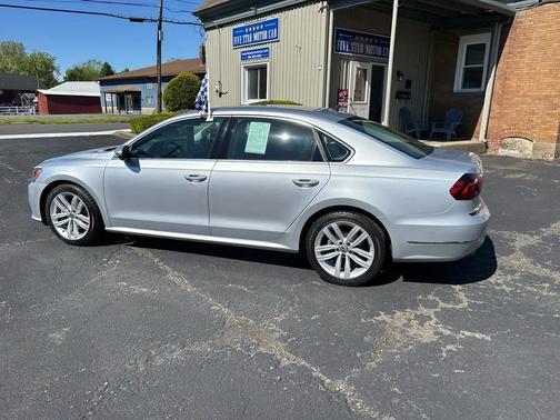 Reflex Silver Metallic 2018 Volkswagen Passat SE