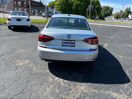 Reflex Silver Metallic 2018 Volkswagen Passat SE