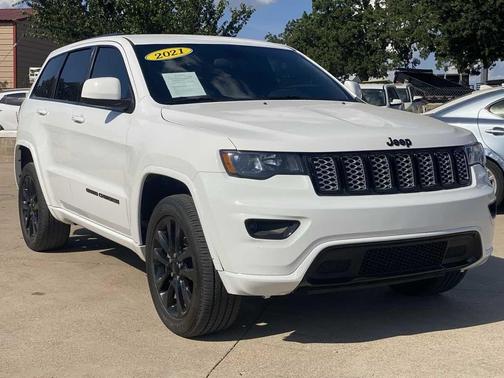 Bright White Clearcoat 2021 Jeep Grand Cherokee Laredo