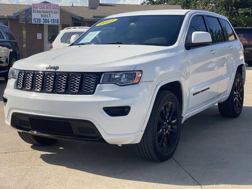 Bright White Clearcoat 2021 Jeep Grand Cherokee Laredo