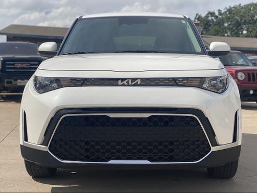 Snow White Pearl 2025 Kia Soul LX