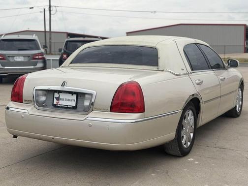 Ceramic White 2003 Lincoln Town Car Cartier