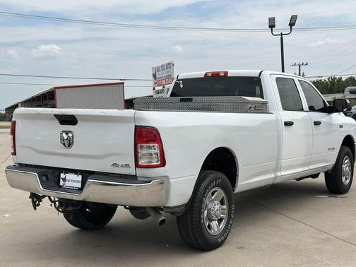 Bright White Clearcoat 2022 RAM 2500 Tradesman Crew Cab 4x4 8' Box