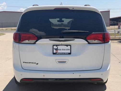 Bright White Clearcoat 2018 Chrysler Pacifica Touring-L Plus