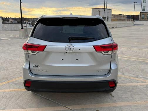 Celestial Silver Metallic 2019 Toyota Highlander XLE