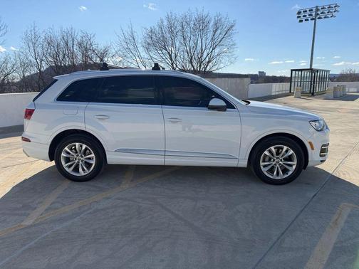 2019 Audi Q7 55 Premium Plus