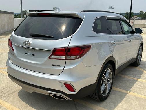 2017 Hyundai SANTA FE SE Ultimate