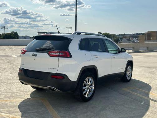 2015 Jeep Cherokee Sport