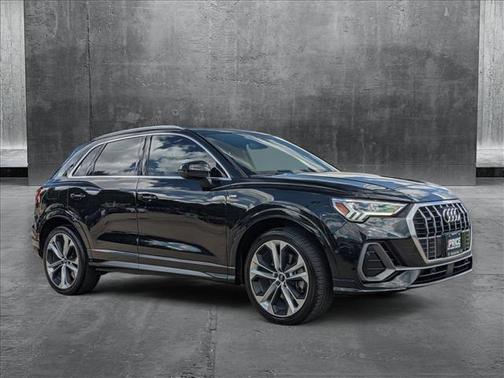 2020 Audi Q3 45 S line Prestige